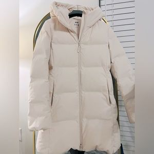 NWOT Uniqlo Seamless Down Short Coat cream